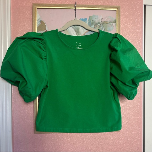 a new day Tops - SOLD***Kelly green youthful chic playful cropped boxy dramatic puff sleeve